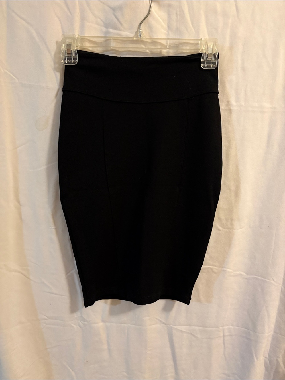 GUESS Women’s Classic Black Solid Stretch Pencil Knee Length Skirt - Pull On XS
